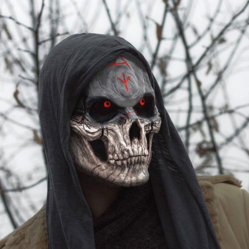 Страшная маска на хэллоуин