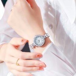 Женские часы с кварцевым механизмом на руку